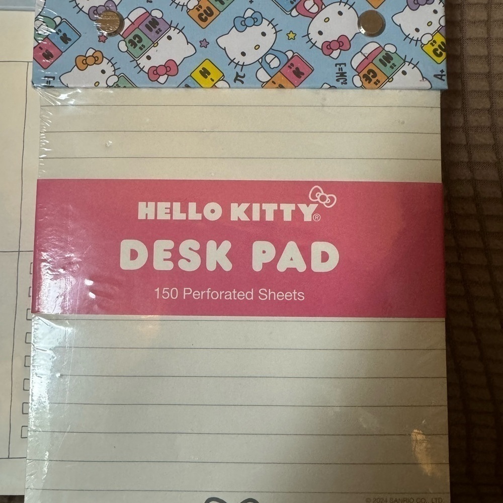 Hello Kitty Calendar and Note Pad - Picture 4 of 5